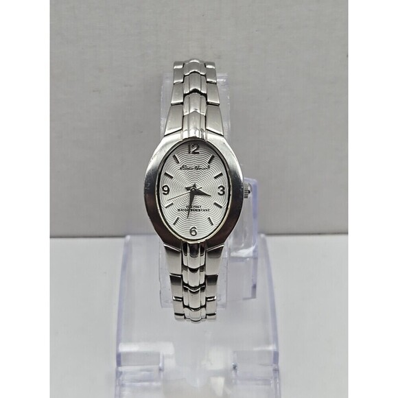 Eddie Bauer Womens Quartz Oval Watch 100 Feet Water Resistant New Battery Petite main image 7